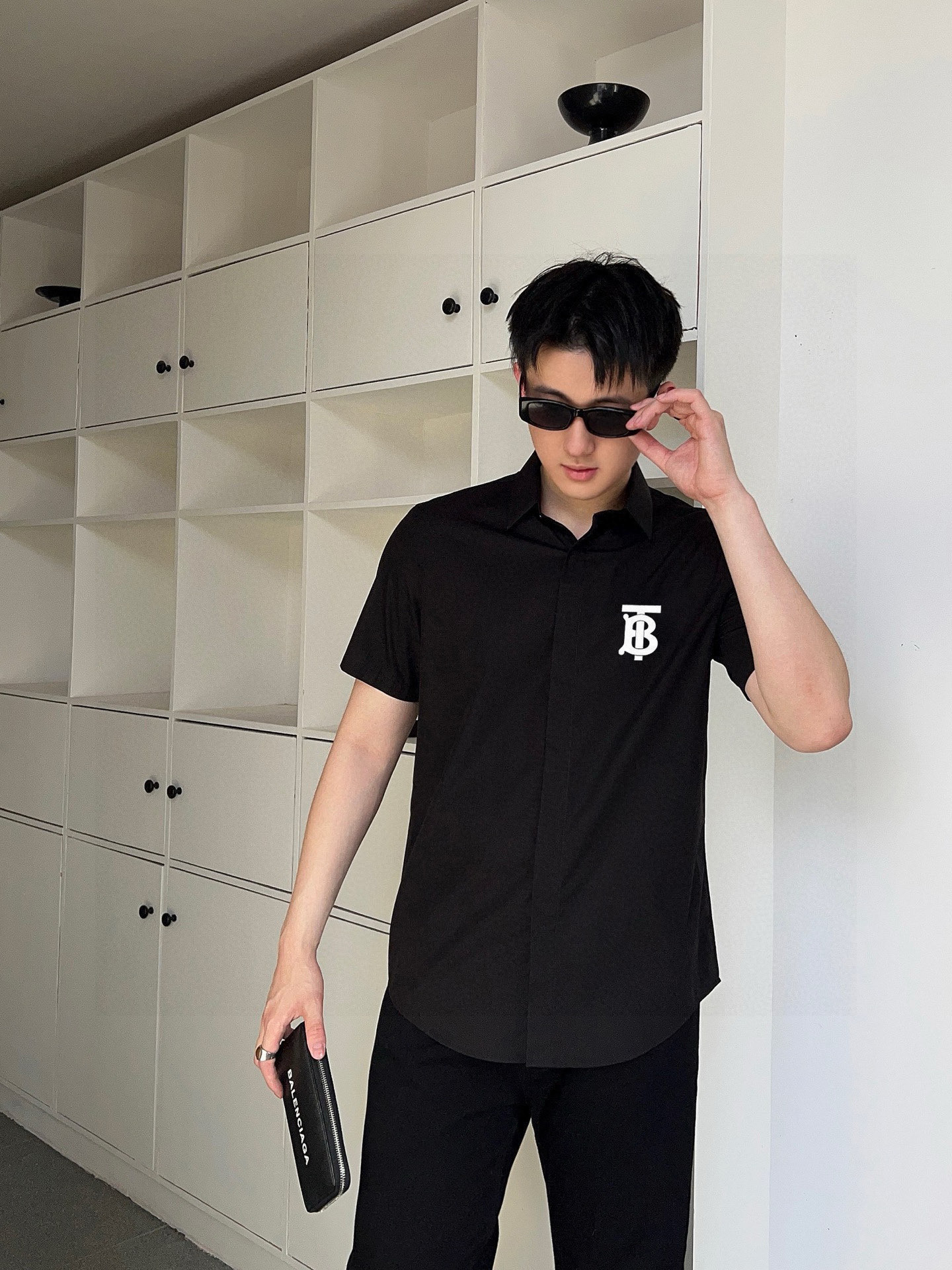 ￼ ￼ 巴宝莉 专柜最新款男士必备款短袖衬衫，100%天然棉，舒服透气，原单狠货，原版面料，柔软舒适，上