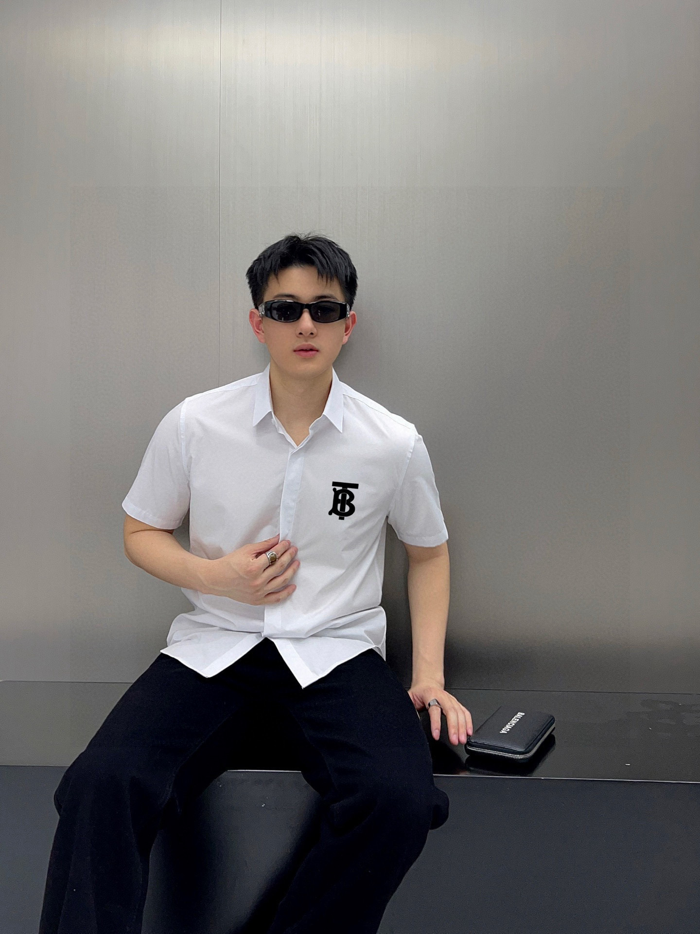 ￼ ￼ 巴宝莉 专柜最新款男士必备款短袖衬衫，100%天然棉，舒服透气，原单狠货，原版面料，柔软舒适，上