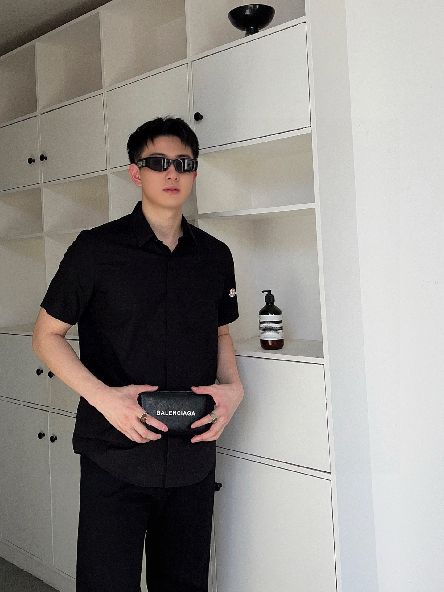 ￼ ￼ 蒙口 专柜最新款男士必备款短袖衬衫，100%天然棉，舒服透气，原单狠货，原版面料，柔软舒适，上身