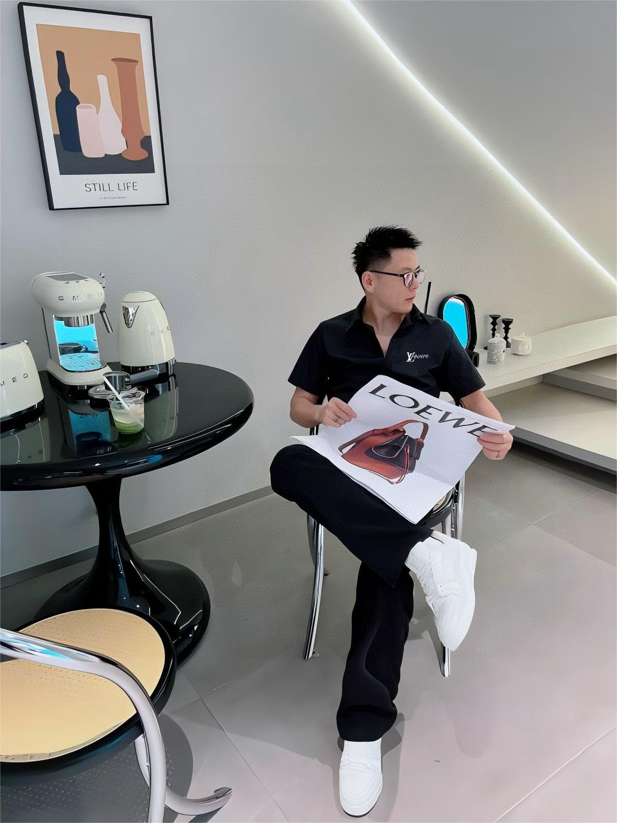 ￼ ￼ 路易威登 专柜最新款男士必备款短袖衬衫，100%天然棉，舒服透气，原单狠货，原版面料，柔软舒适，