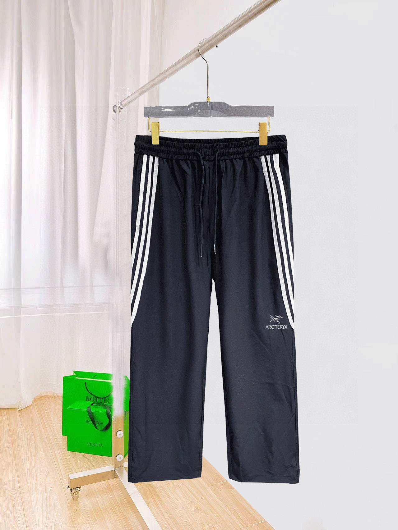 始祖鸟 同步更新 织带长裤 春夏定制高科技面料 舒适无比 家族式织带拼接 运动感超强 尺码：L-4XL（