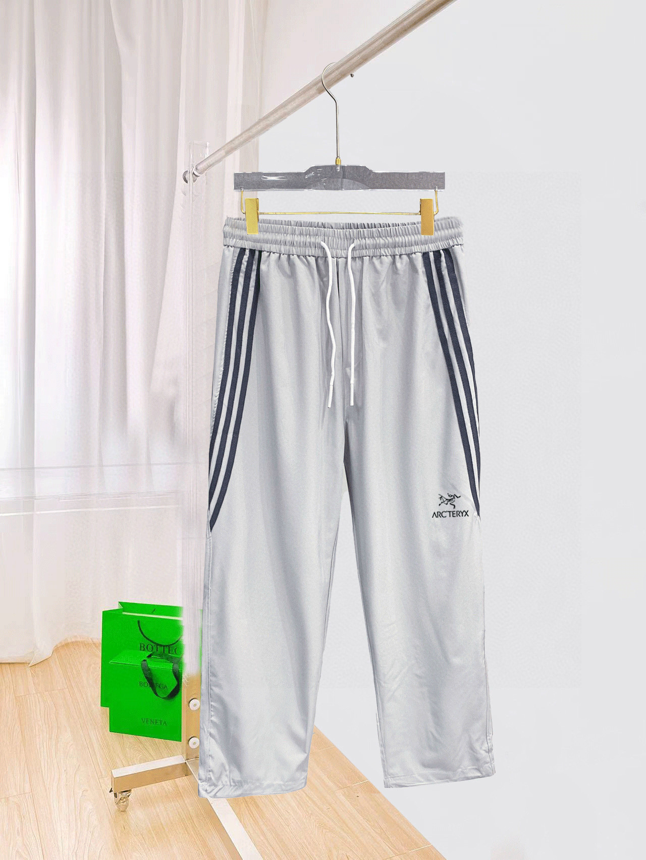 始祖鸟 同步更新 织带长裤 春夏定制高科技面料 舒适无比 家族式织带拼接 运动感超强 尺码：L-4XL（