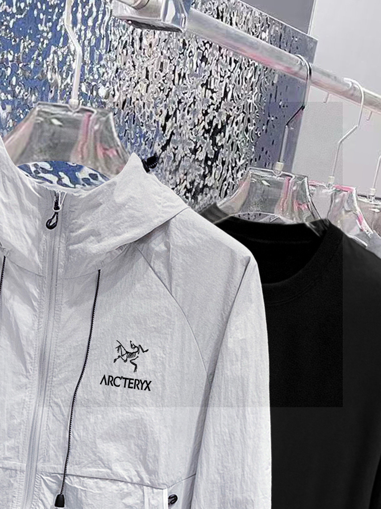 始祖鸟 官网同款防晒轻薄风壳防晒衣皮肤衣 炎热而多变的天气冒险活动时穿着。squamish连采用tyon