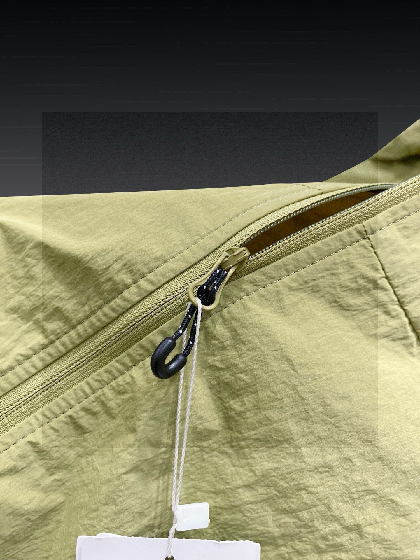 始祖鸟 官网同款防晒轻薄风壳防晒衣皮肤衣 炎热而多变的天气冒险活动时穿着。squamish连采用tyon