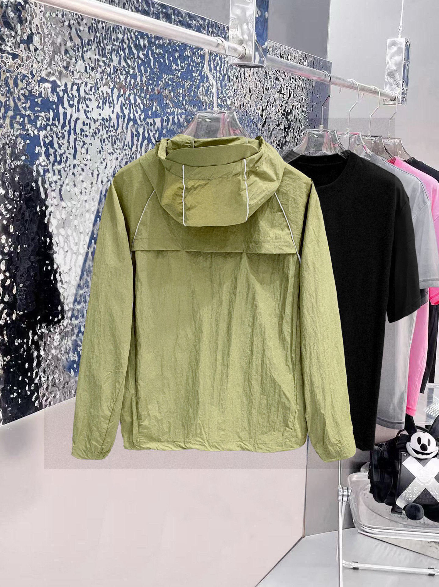 始祖鸟 官网同款防晒轻薄风壳防晒衣皮肤衣 炎热而多变的天气冒险活动时穿着。squamish连采用tyon