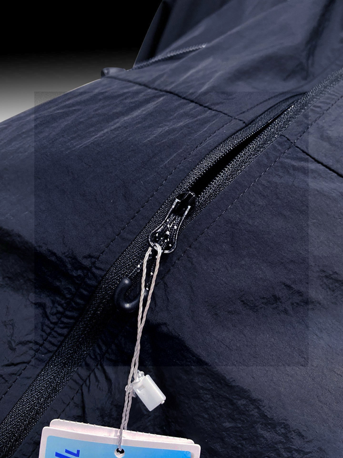 始祖鸟 官网同款防晒轻薄风壳防晒衣皮肤衣 炎热而多变的天气冒险活动时穿着。squamish连采用tyon