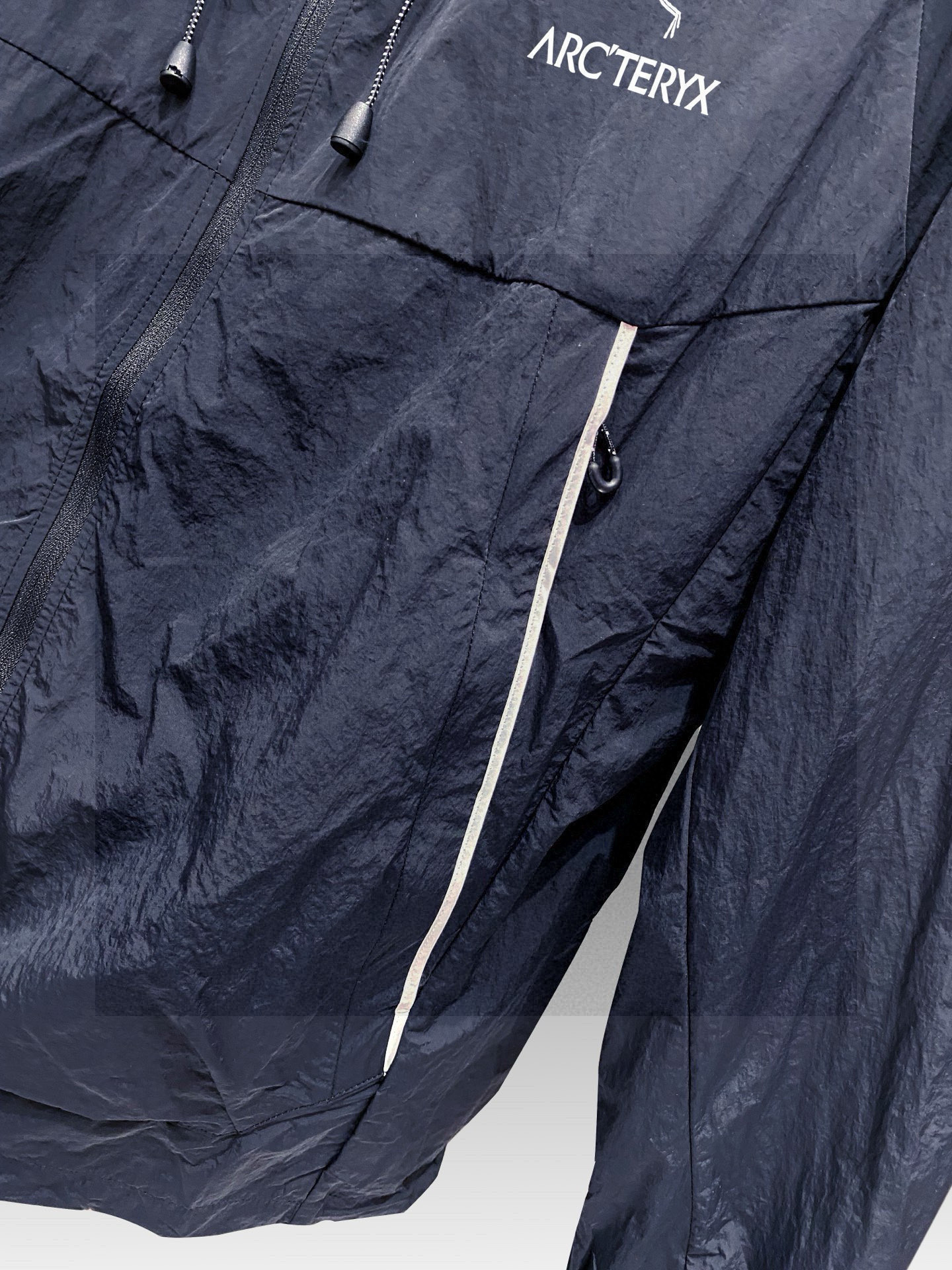 始祖鸟 官网同款防晒轻薄风壳防晒衣皮肤衣 炎热而多变的天气冒险活动时穿着。squamish连采用tyon