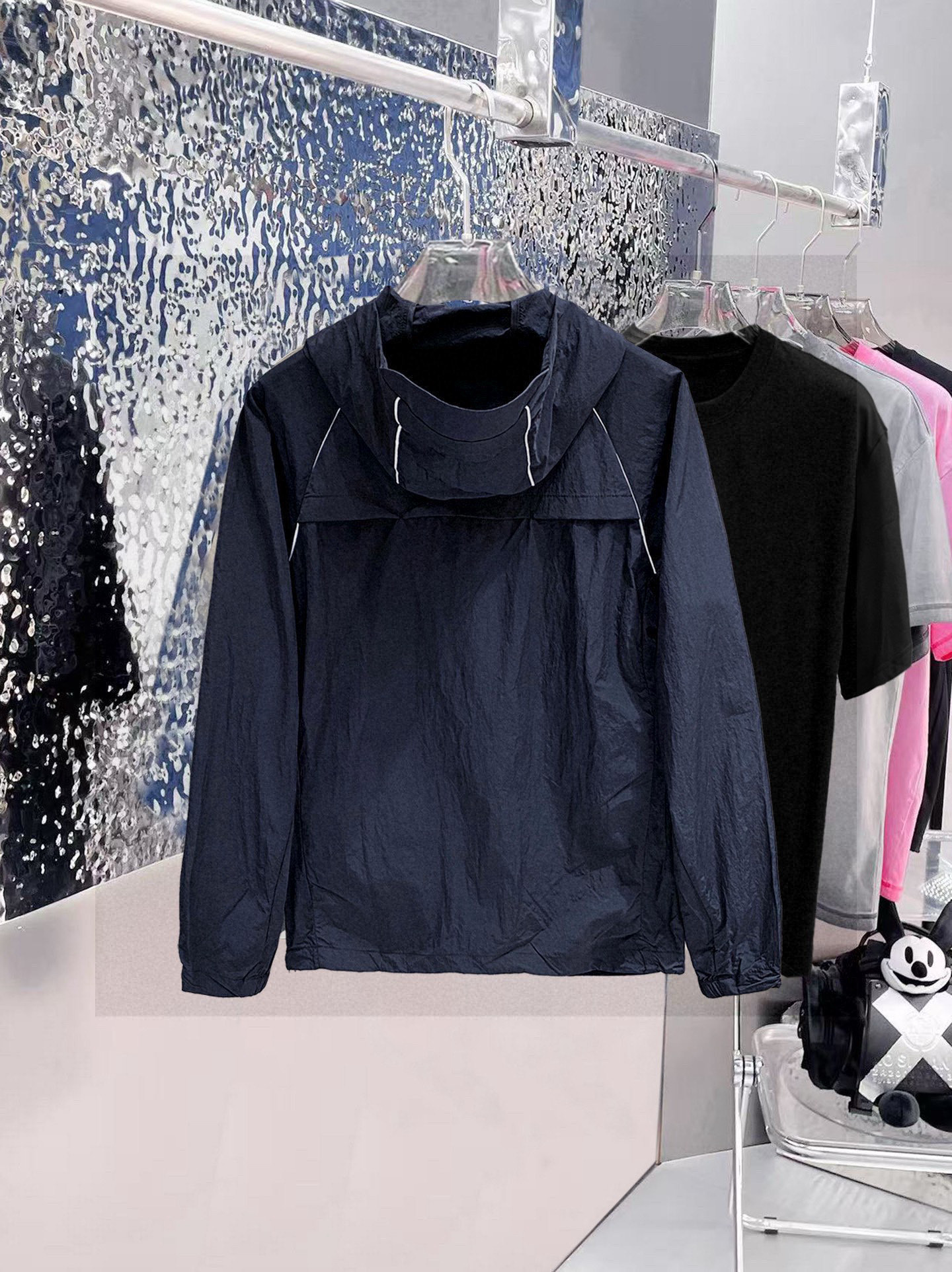 始祖鸟 官网同款防晒轻薄风壳防晒衣皮肤衣 炎热而多变的天气冒险活动时穿着。squamish连采用tyon