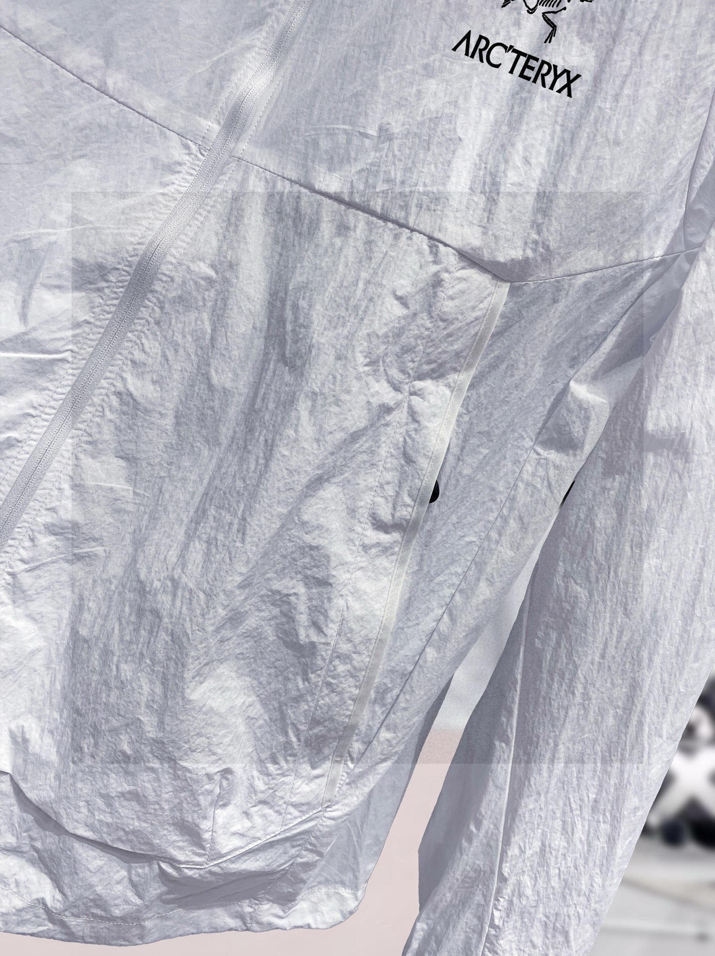 始祖鸟 官网同款防晒轻薄风壳防晒衣皮肤衣 炎热而多变的天气冒险活动时穿着。squamish连采用tyon