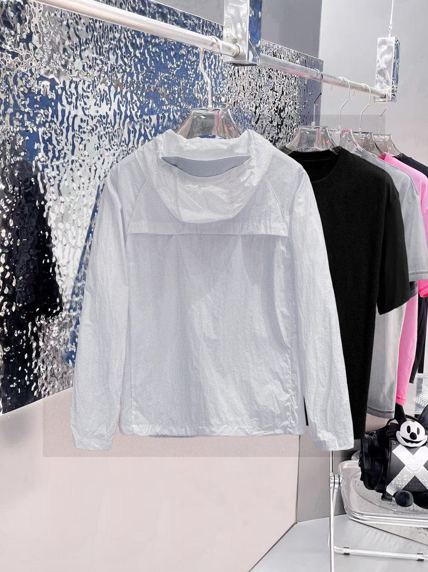 始祖鸟 官网同款防晒轻薄风壳防晒衣皮肤衣 炎热而多变的天气冒险活动时穿着。squamish连采用tyon