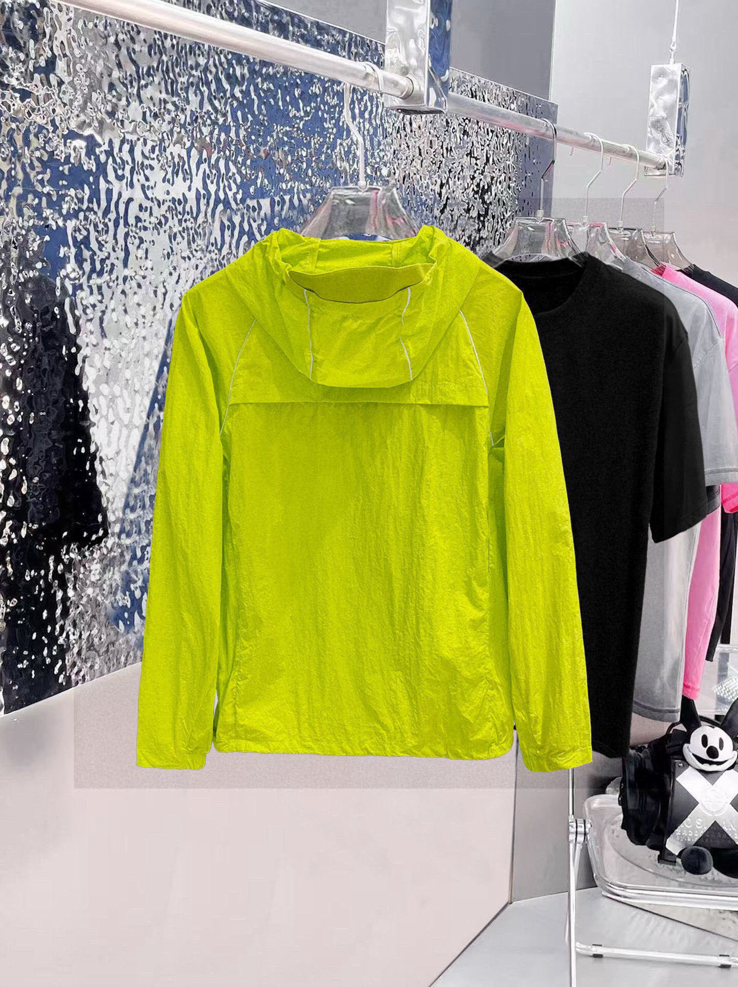 始祖鸟 官网同款防晒轻薄风壳防晒衣皮肤衣 炎热而多变的天气冒险活动时穿着。squamish连采用tyon