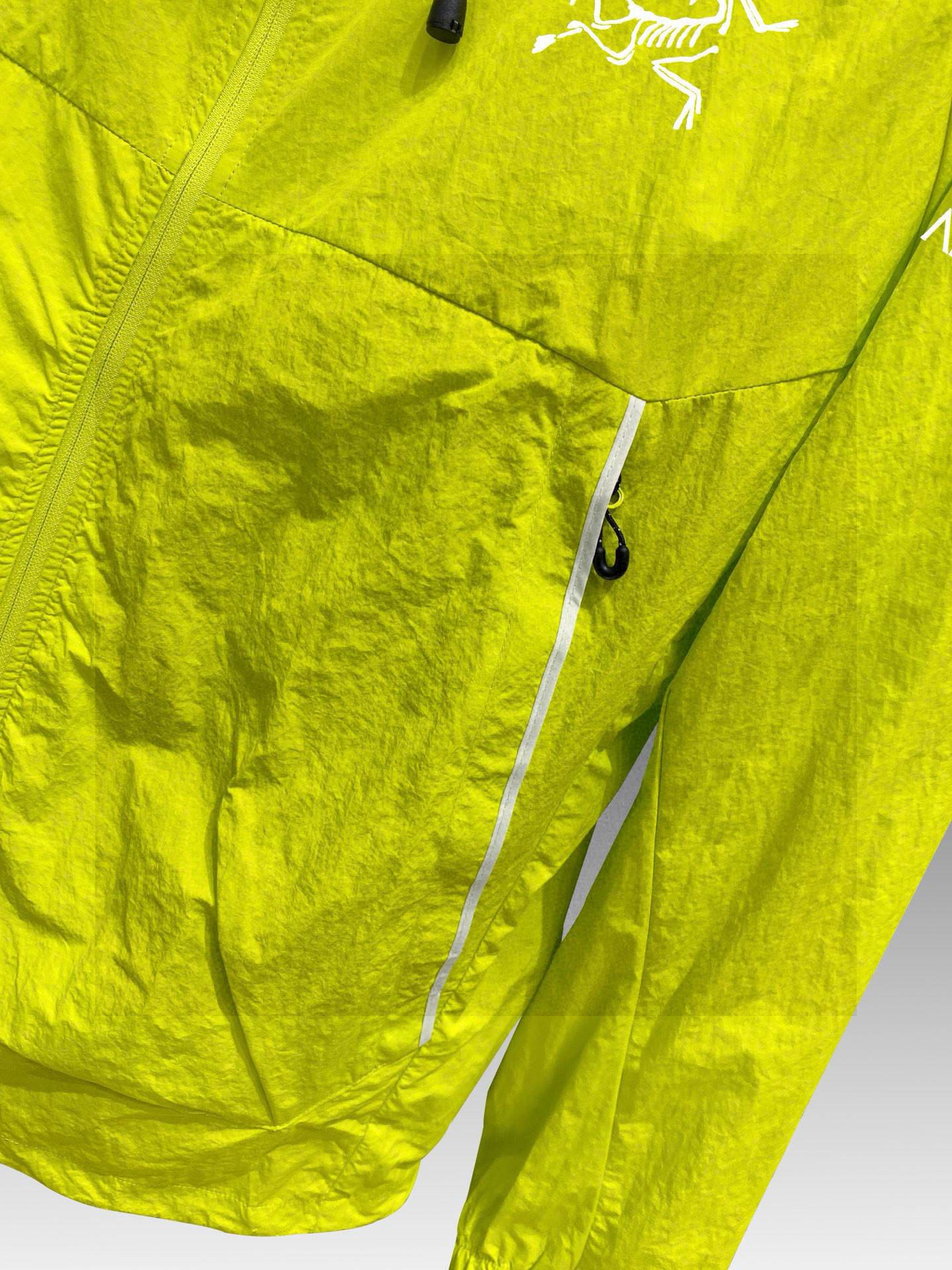 始祖鸟 官网同款防晒轻薄风壳防晒衣皮肤衣 炎热而多变的天气冒险活动时穿着。squamish连采用tyon