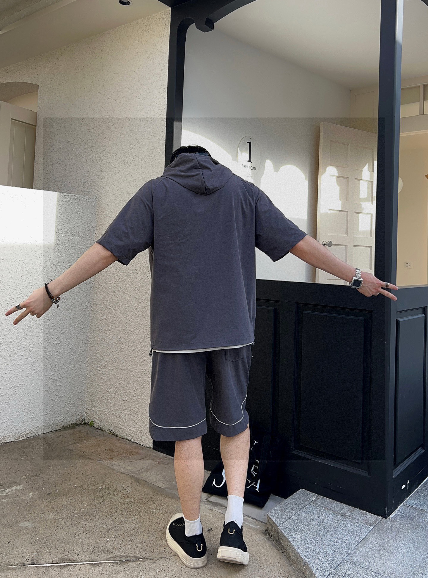 华伦天奴 官方同步更新 短袖套装 经典织带点缀 轻盈舒适透气四面弹面料 冰凉冰凉 夏天一定要来一套 必备