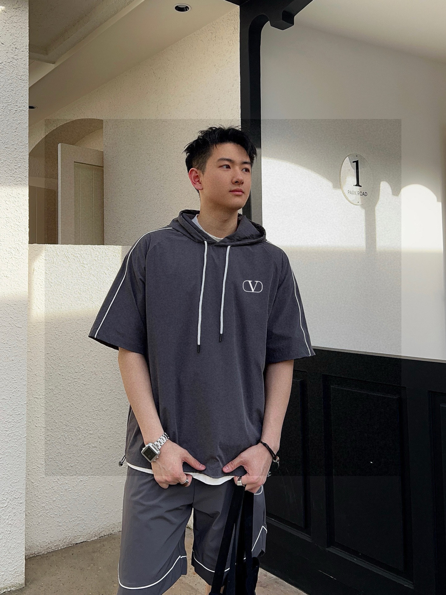 华伦天奴 官方同步更新 短袖套装 经典织带点缀 轻盈舒适透气四面弹面料 冰凉冰凉 夏天一定要来一套 必备