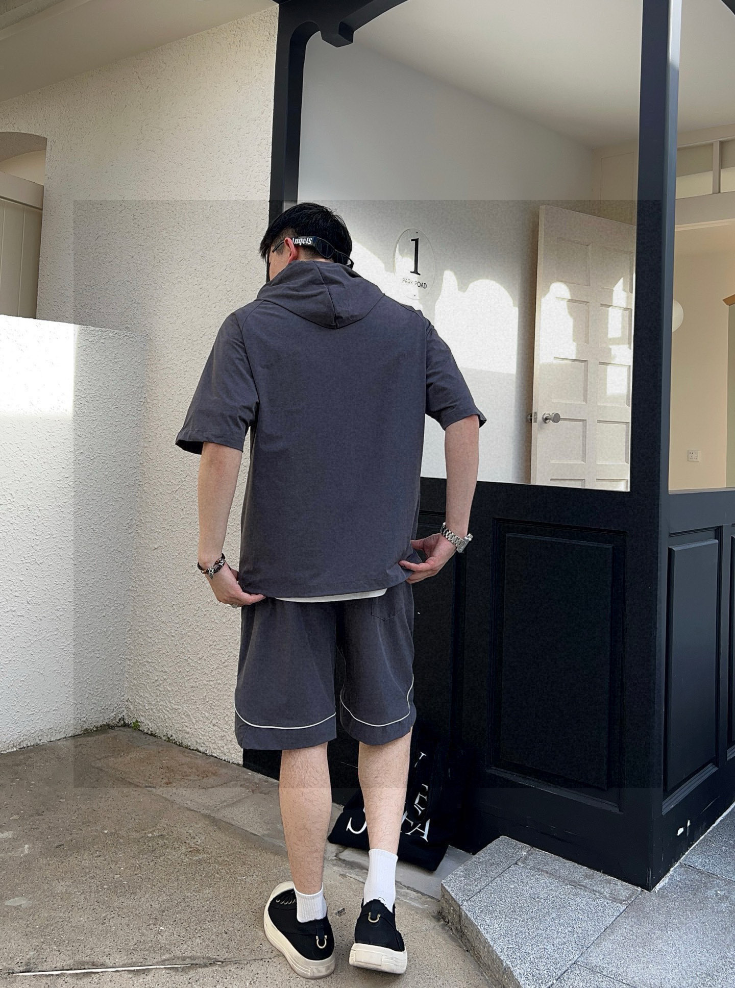 华伦天奴 官方同步更新 短袖套装 经典织带点缀 轻盈舒适透气四面弹面料 冰凉冰凉 夏天一定要来一套 必备