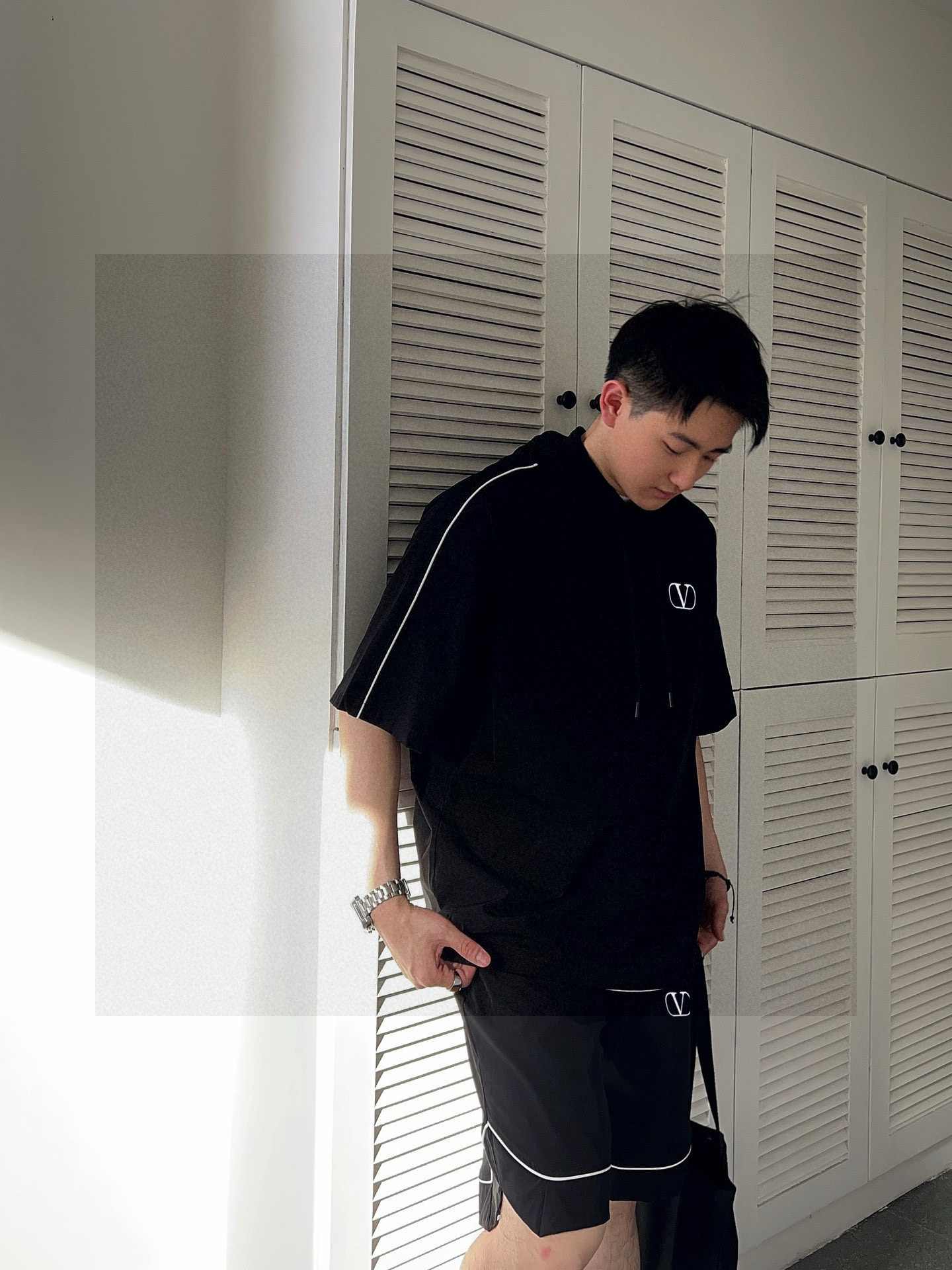 华伦天奴 官方同步更新 短袖套装 经典织带点缀 轻盈舒适透气四面弹面料 冰凉冰凉 夏天一定要来一套 必备