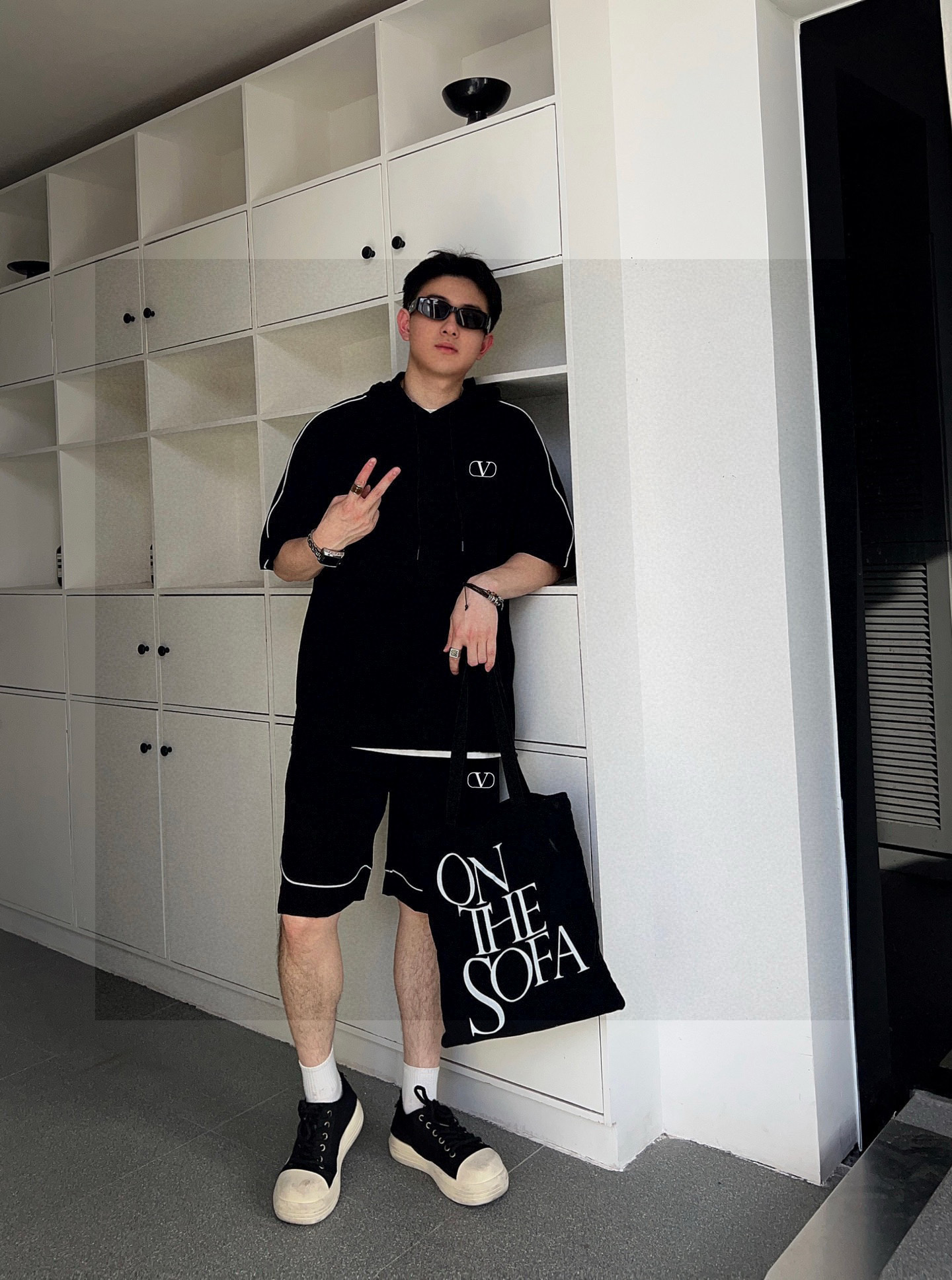 华伦天奴 官方同步更新 短袖套装 经典织带点缀 轻盈舒适透气四面弹面料 冰凉冰凉 夏天一定要来一套 必备