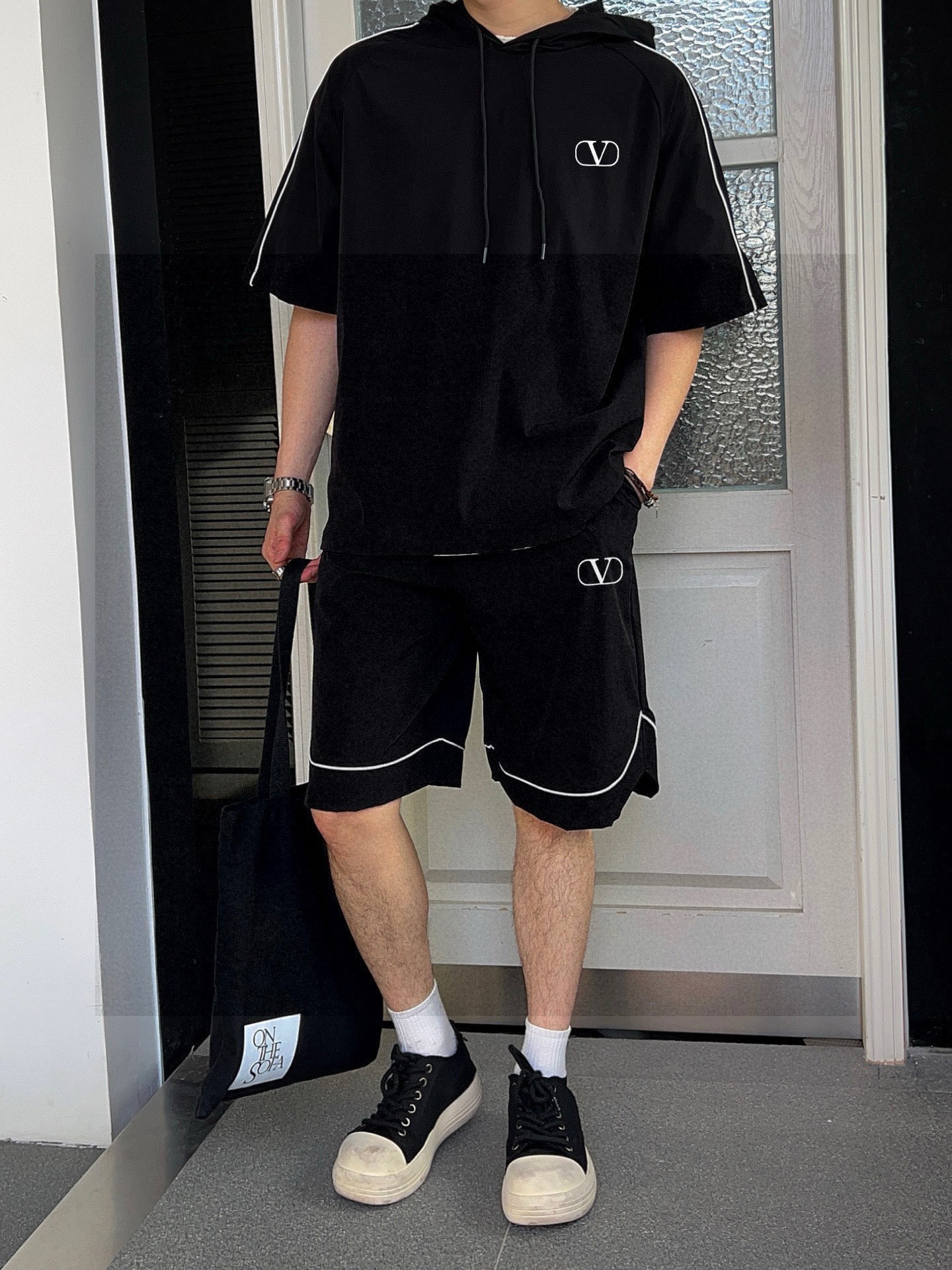 华伦天奴 官方同步更新 短袖套装 经典织带点缀 轻盈舒适透气四面弹面料 冰凉冰凉 夏天一定要来一套 必备