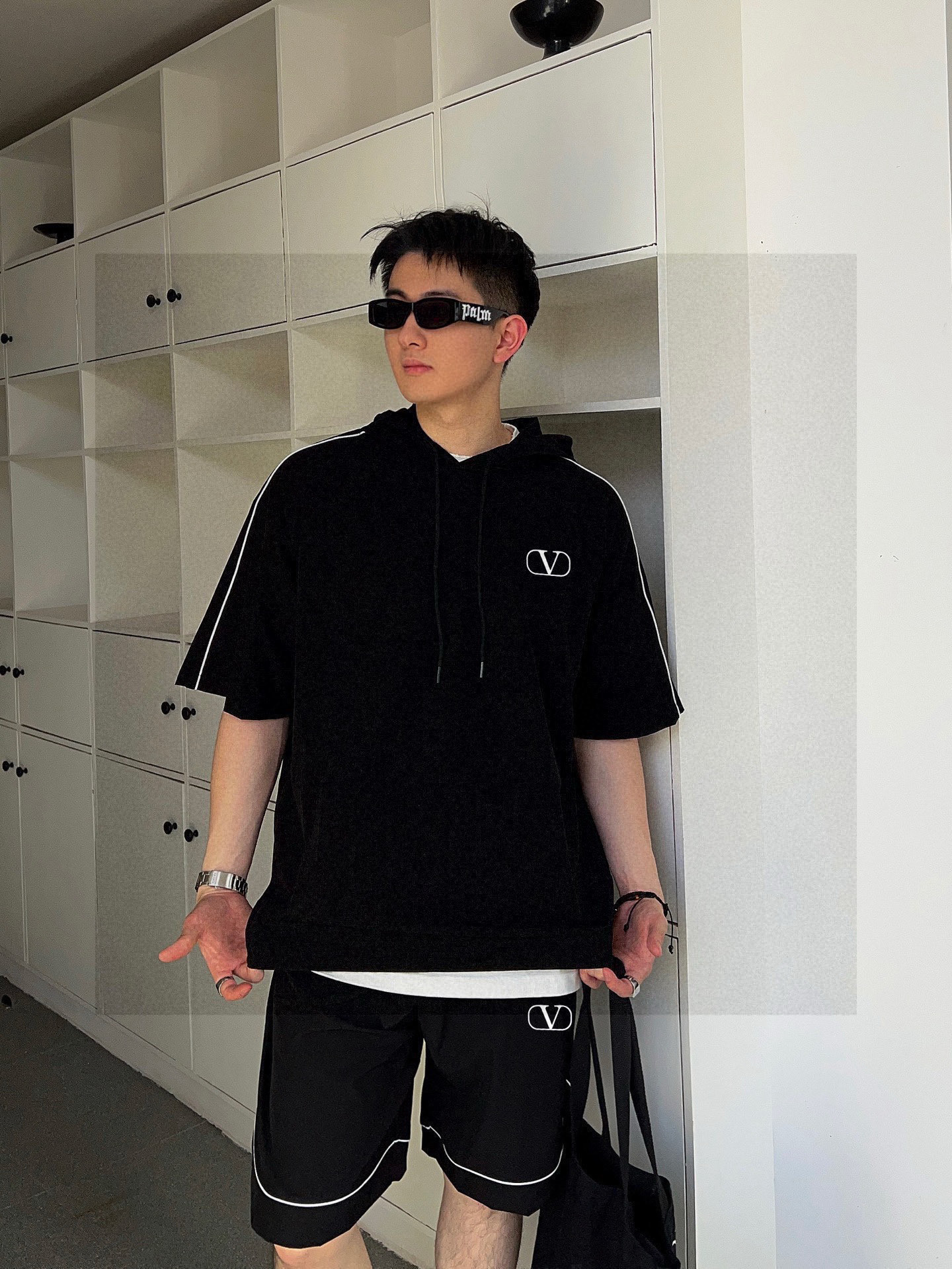 华伦天奴 官方同步更新 短袖套装 经典织带点缀 轻盈舒适透气四面弹面料 冰凉冰凉 夏天一定要来一套 必备