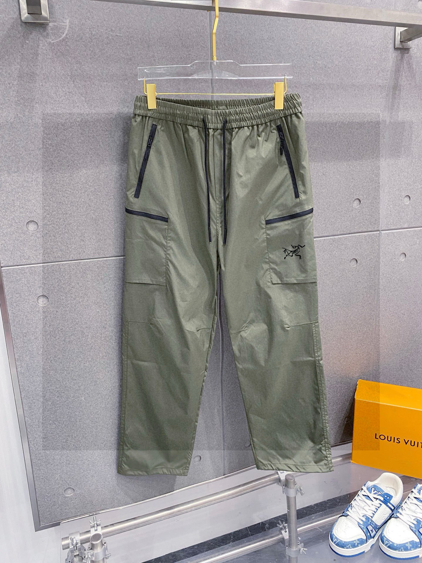 始祖鸟 同步更新 织带长裤 春夏定制高科技面料 舒适无比 家族式织带拼接 运动感超强 尺码：L-4XL（