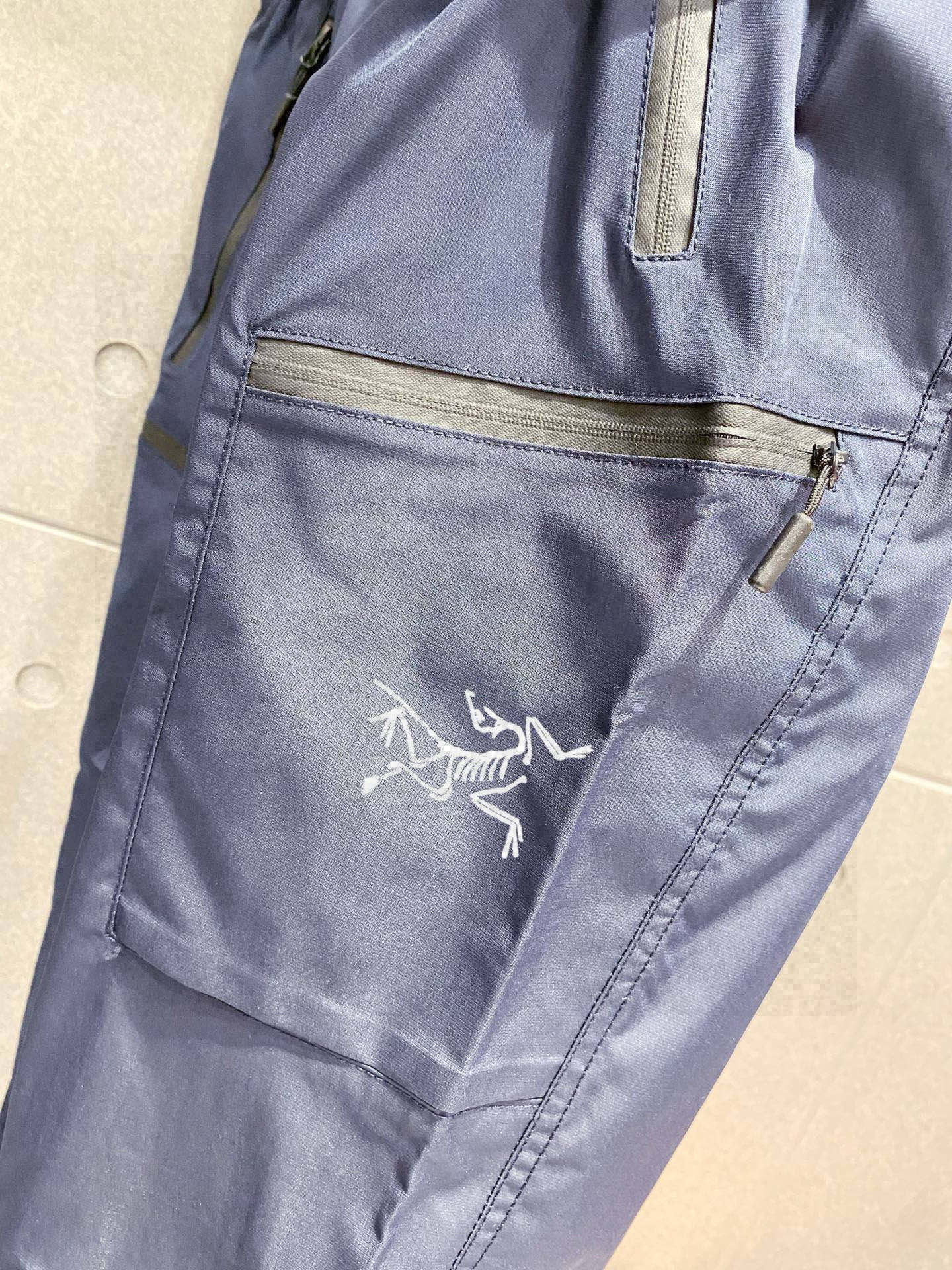 始祖鸟 同步更新 织带长裤 春夏定制高科技面料 舒适无比 家族式织带拼接 运动感超强 尺码：L-4XL（