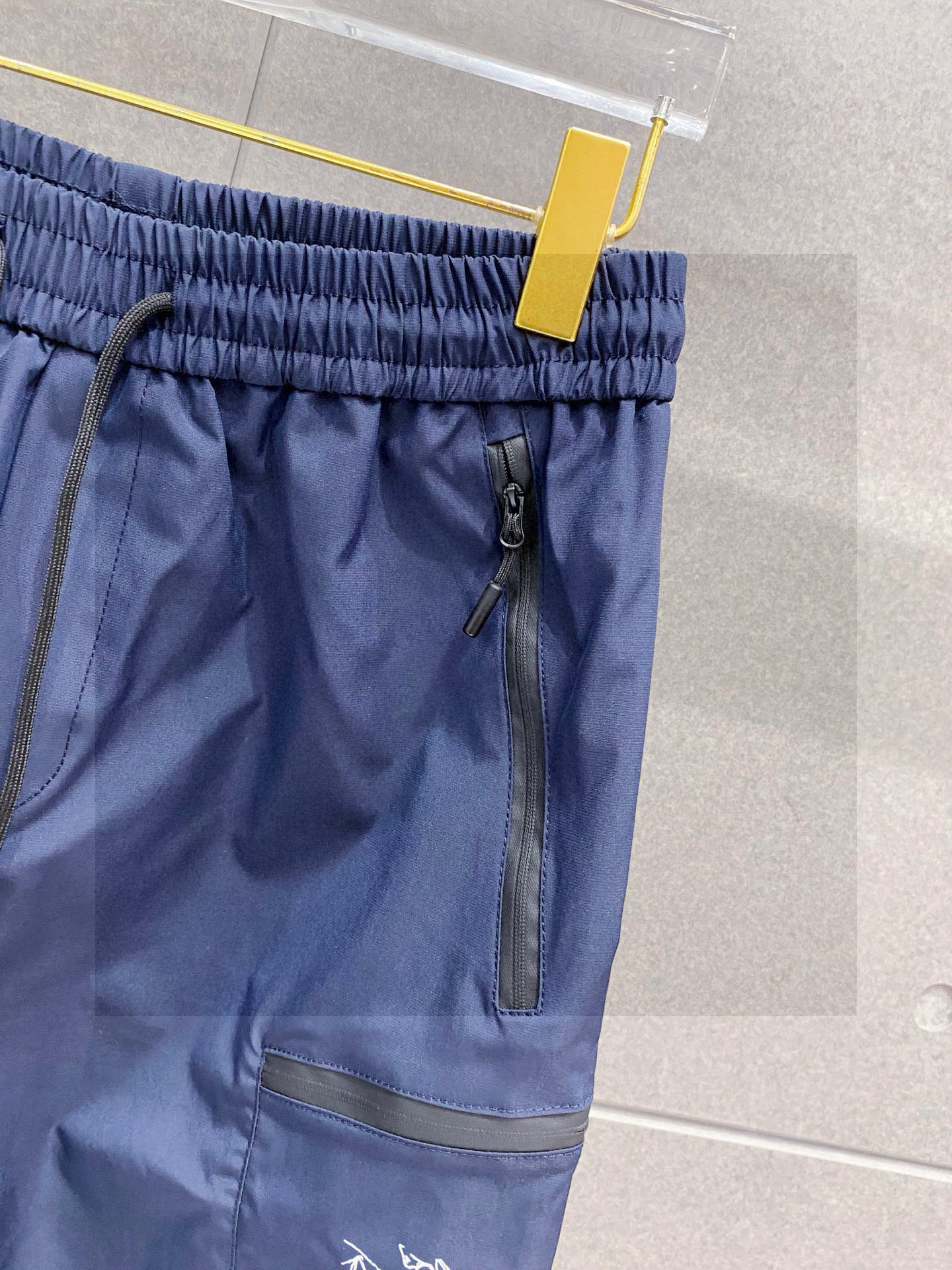 始祖鸟 同步更新 织带长裤 春夏定制高科技面料 舒适无比 家族式织带拼接 运动感超强 尺码：L-4XL（