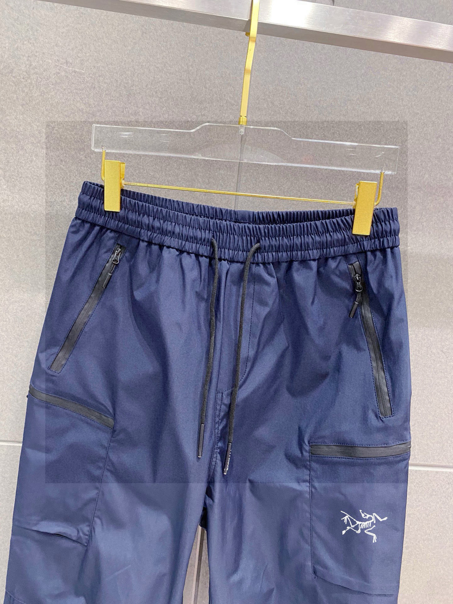 始祖鸟 同步更新 织带长裤 春夏定制高科技面料 舒适无比 家族式织带拼接 运动感超强 尺码：L-4XL（