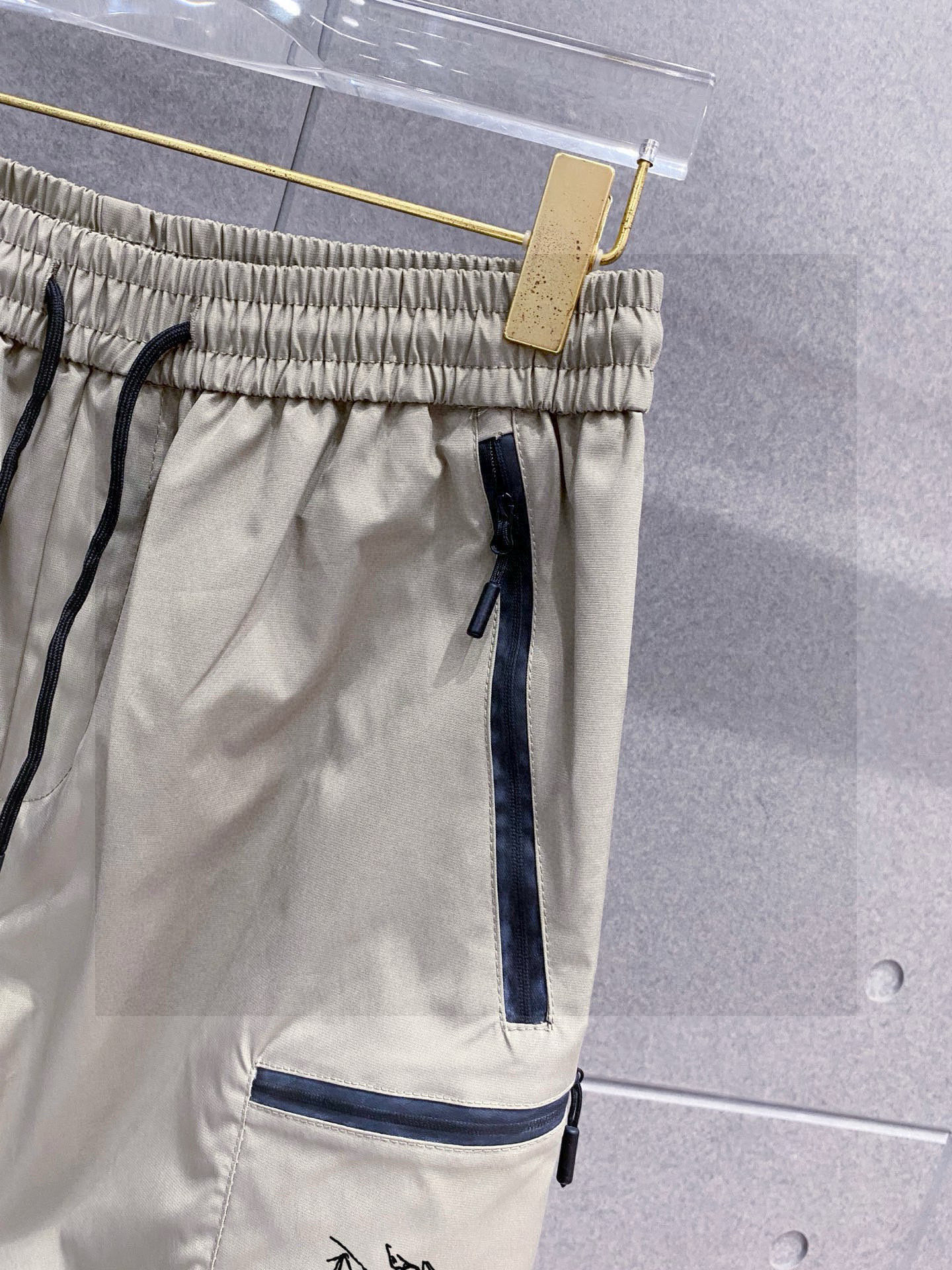 始祖鸟 同步更新 织带长裤 春夏定制高科技面料 舒适无比 家族式织带拼接 运动感超强 尺码：L-4XL（