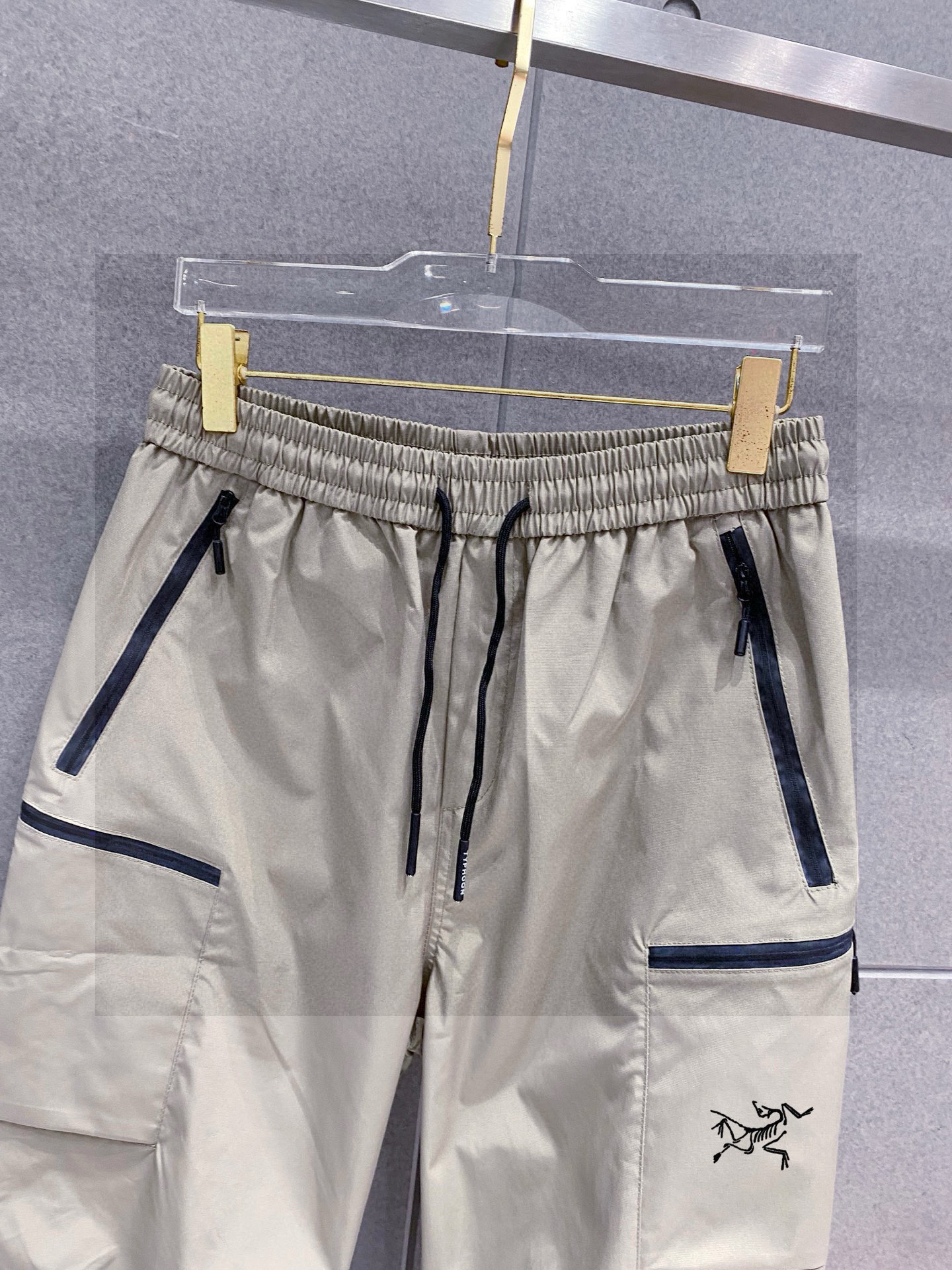 始祖鸟 同步更新 织带长裤 春夏定制高科技面料 舒适无比 家族式织带拼接 运动感超强 尺码：L-4XL（