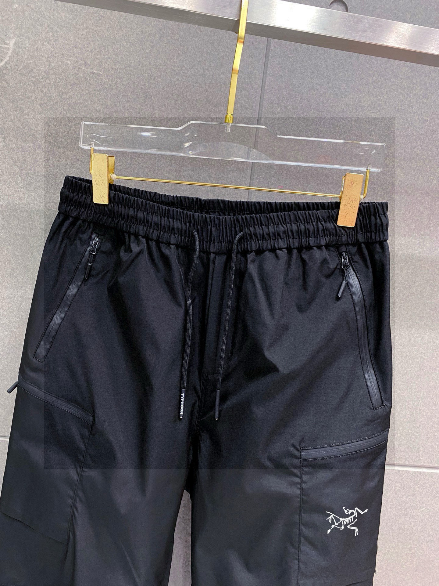 始祖鸟 同步更新 织带长裤 春夏定制高科技面料 舒适无比 家族式织带拼接 运动感超强 尺码：L-4XL（