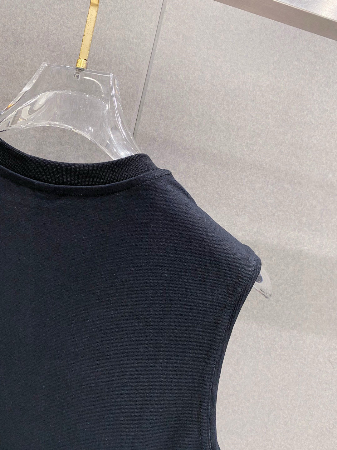 ACNE 官网最新上架 背心夏日必备单品 很显身材的一款 重工印花图案 简约大气 M-XXL （下单提供