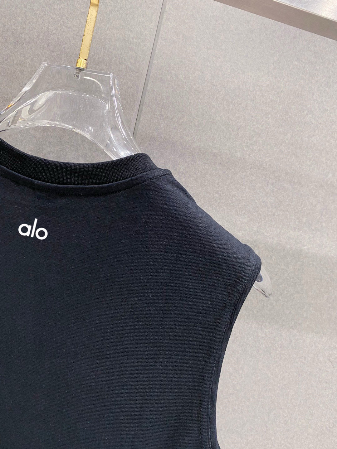 alo 官网最新上架 背心夏日必备单品 很显身材的一款 重工印花图案 简约大气 M-XXL （下单提供身