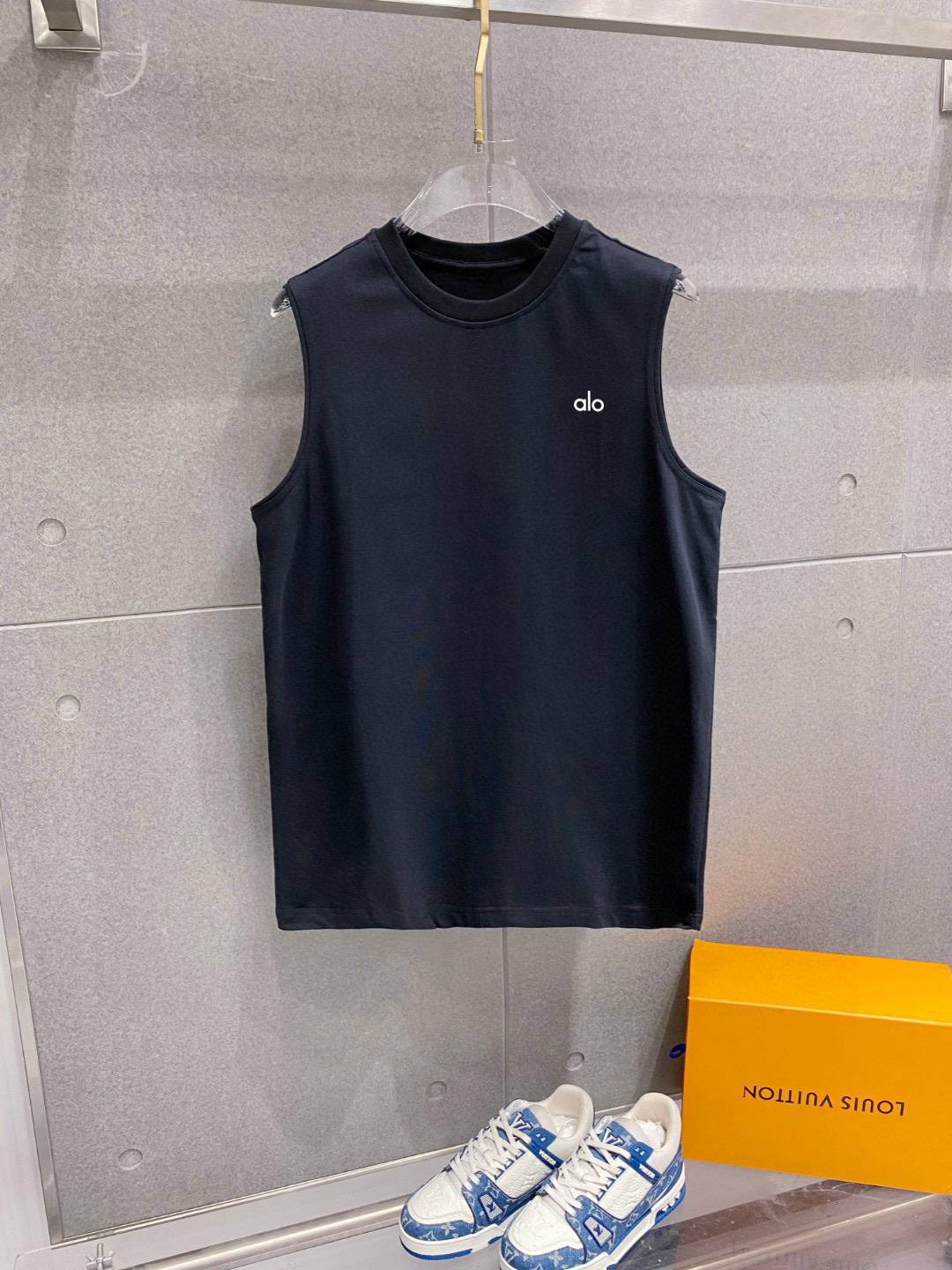 alo 官网最新上架 背心夏日必备单品 很显身材的一款 重工印花图案 简约大气 M-XXL （下单提供身