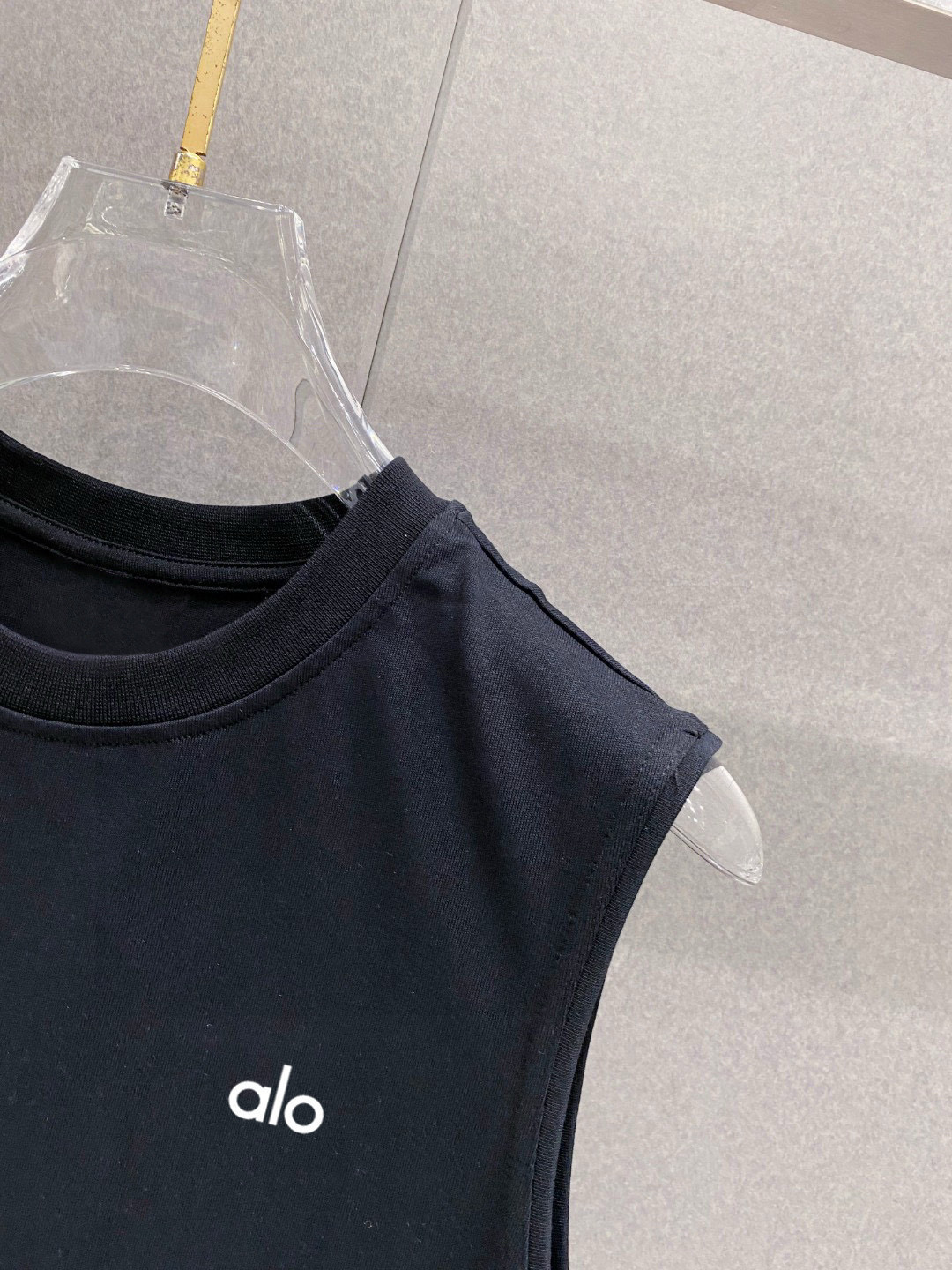 alo 官网最新上架 背心夏日必备单品 很显身材的一款 重工印花图案 简约大气 M-XXL （下单提供身