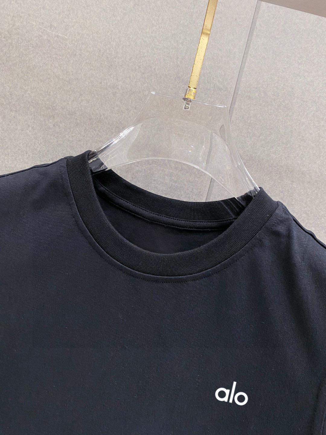 alo 官网最新上架 背心夏日必备单品 很显身材的一款 重工印花图案 简约大气 M-XXL （下单提供身