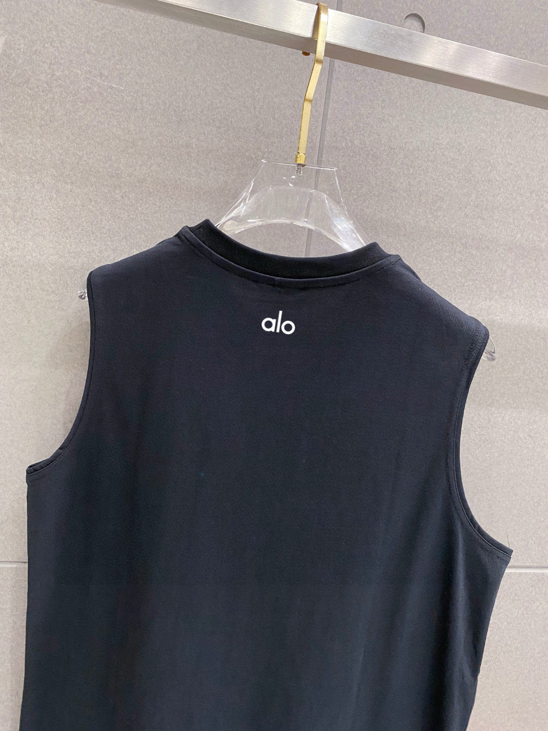 alo 官网最新上架 背心夏日必备单品 很显身材的一款 重工印花图案 简约大气 M-XXL （下单提供身