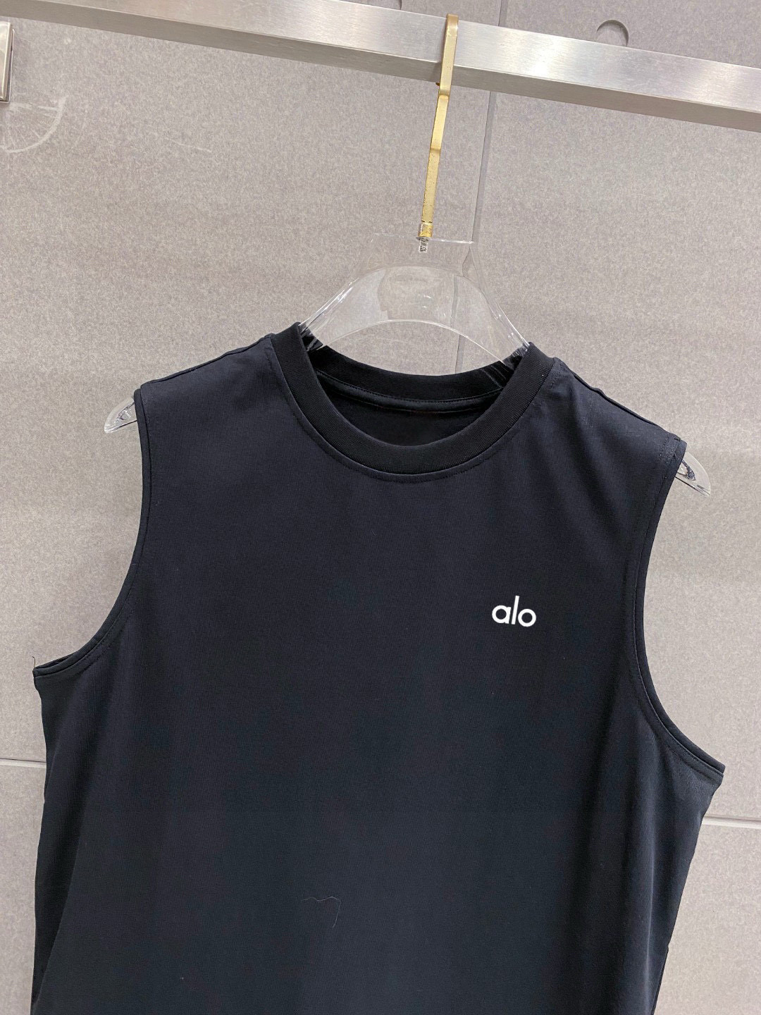 alo 官网最新上架 背心夏日必备单品 很显身材的一款 重工印花图案 简约大气 M-XXL （下单提供身