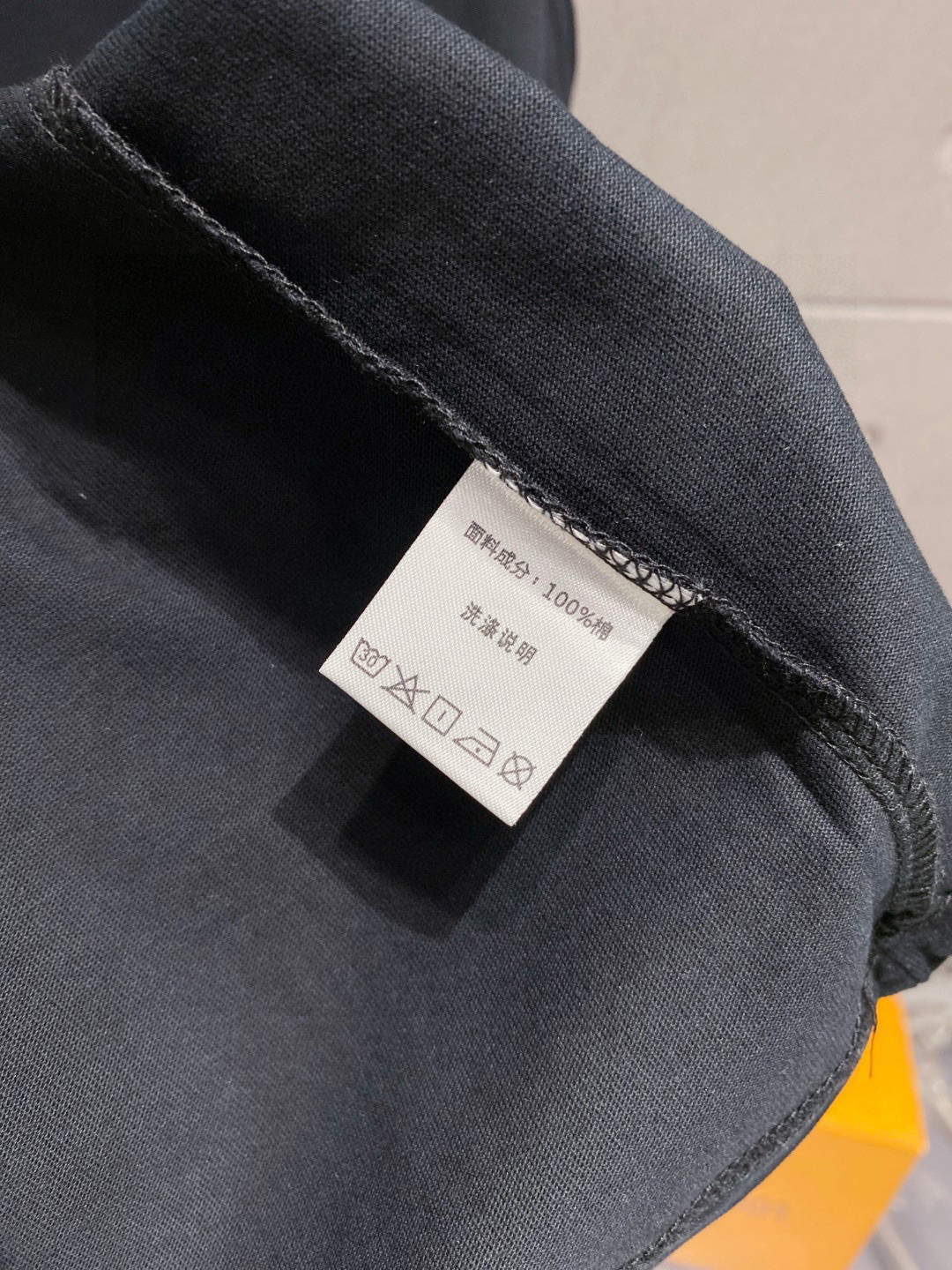 alo 官网最新上架 背心夏日必备单品 很显身材的一款 重工印花图案 简约大气 M-XXL （下单提供身