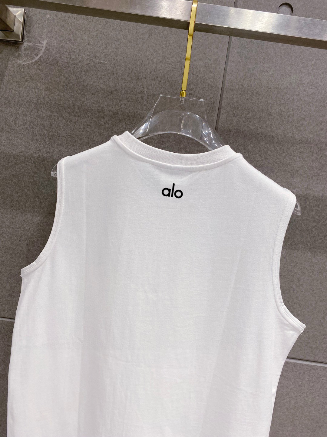 alo 官网最新上架 背心夏日必备单品 很显身材的一款 重工印花图案 简约大气 M-XXL （下单提供身