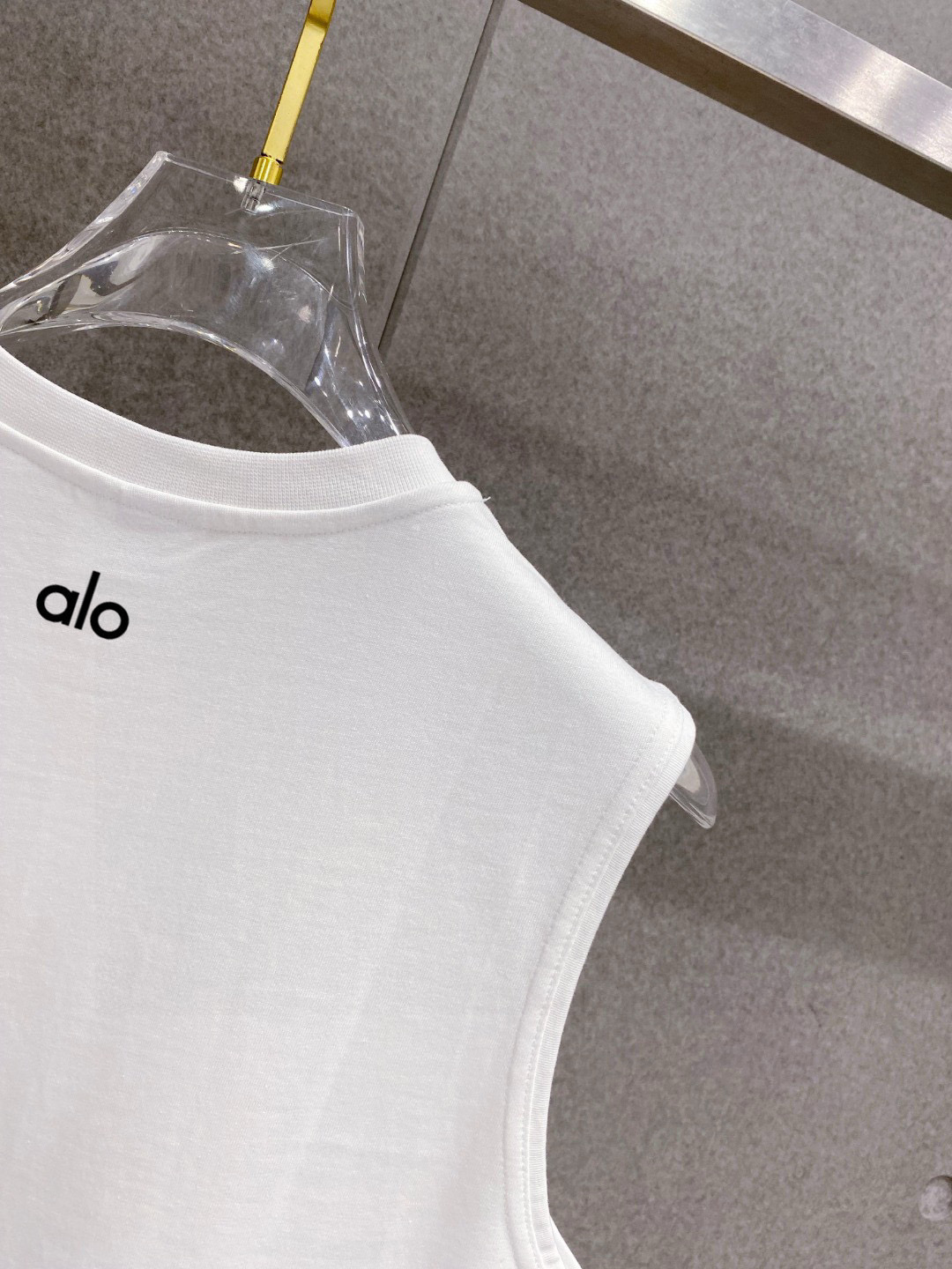 alo 官网最新上架 背心夏日必备单品 很显身材的一款 重工印花图案 简约大气 M-XXL （下单提供身