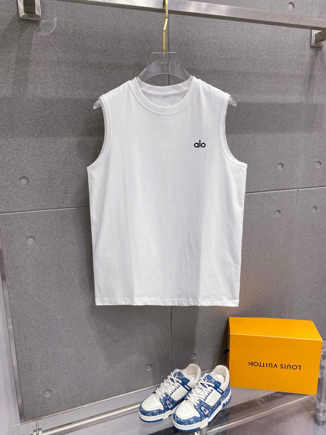 alo 官网最新上架 背心夏日必备单品 很显身材的一款 重工印花图案 简约大气 M-XXL （下单提供身