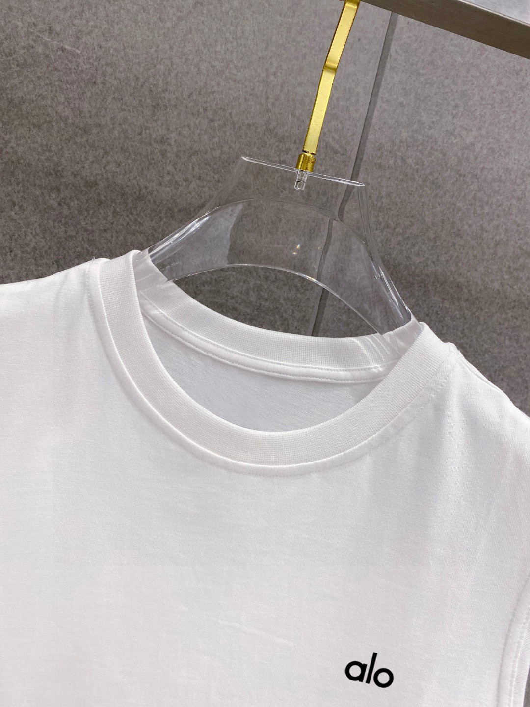 alo 官网最新上架 背心夏日必备单品 很显身材的一款 重工印花图案 简约大气 M-XXL （下单提供身