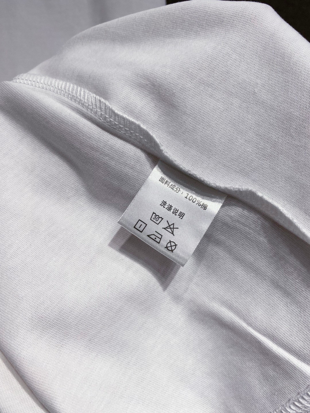 alo 官网最新上架 背心夏日必备单品 很显身材的一款 重工印花图案 简约大气 M-XXL （下单提供身