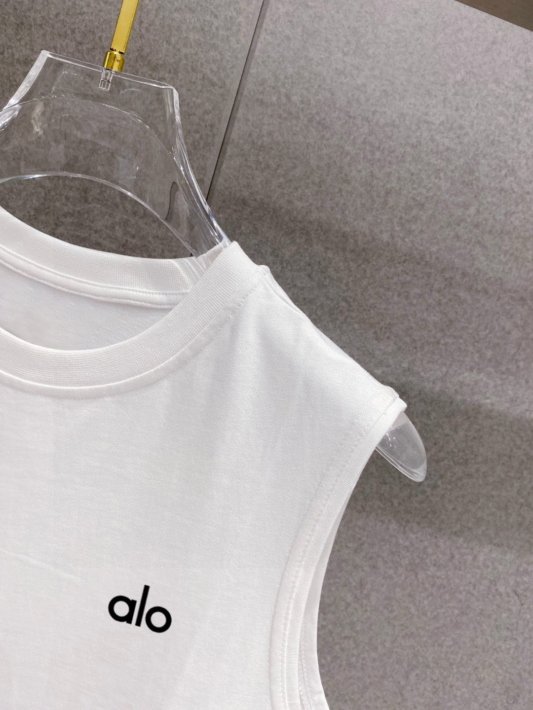 alo 官网最新上架 背心夏日必备单品 很显身材的一款 重工印花图案 简约大气 M-XXL （下单提供身