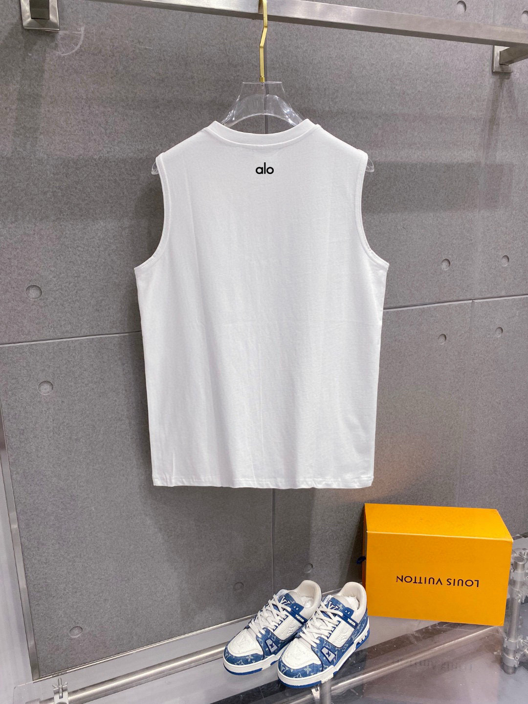 alo 官网最新上架 背心夏日必备单品 很显身材的一款 重工印花图案 简约大气 M-XXL （下单提供身