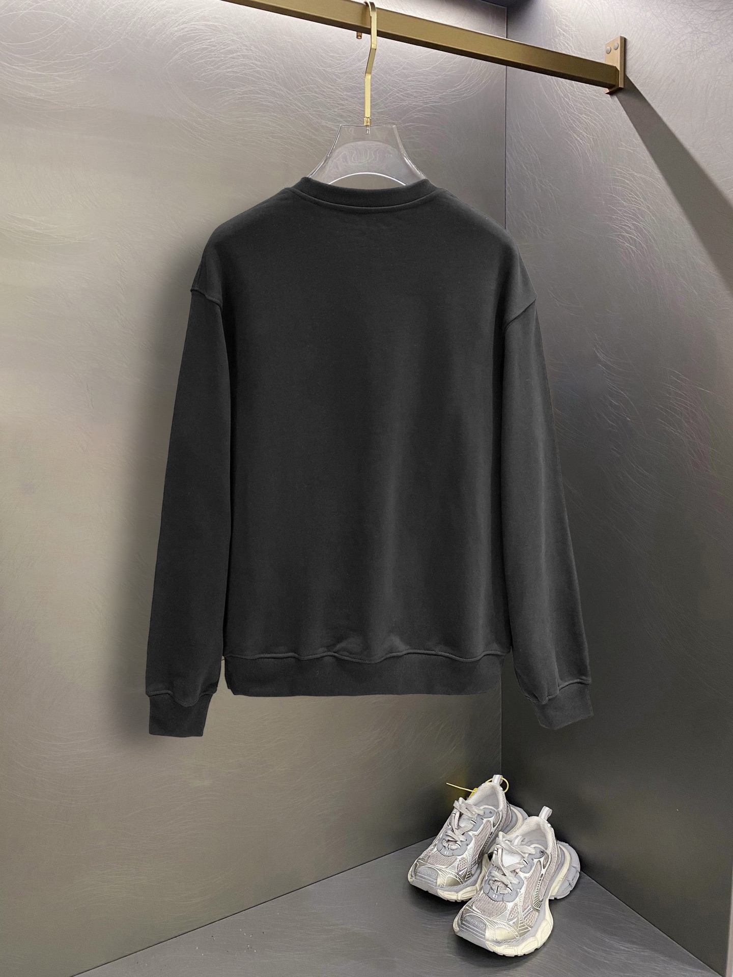 ￼ ￼ ￼ ￼ 始祖鸟 官网 新款字母印花双层重工字母图案不管是T桖还是卫衣都是每年的爆款单品 前幅大面