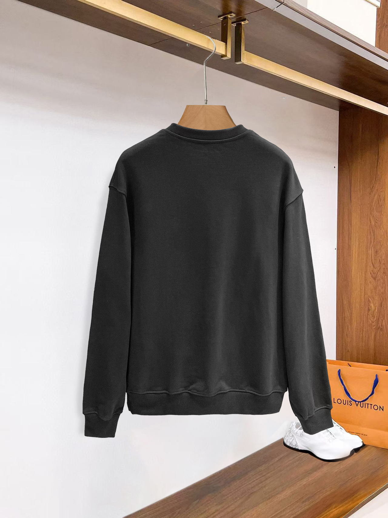 ￼ ￼ ￼ ￼ 始祖鸟 官网 新款字母印花双层重工字母图案不管是T桖还是卫衣都是每年的爆款单品 前幅大面