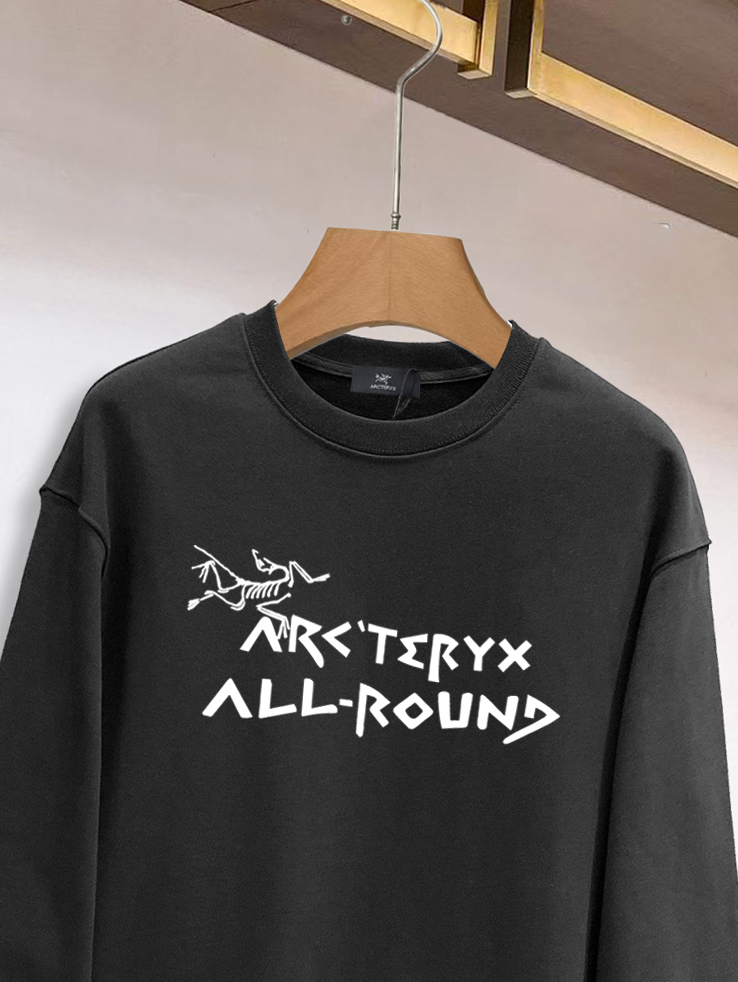 ￼ ￼ ￼ ￼ 始祖鸟 官网 新款字母印花双层重工字母图案不管是T桖还是卫衣都是每年的爆款单品 前幅大面