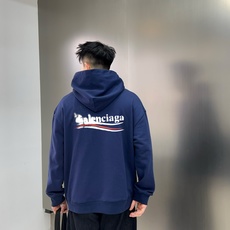  巴黎世家 官网 新款字母印花双层重工字母图案不管是T桖还是卫衣都是每年的爆款单品 前幅大面积印花  巴黎世家 官网 新款字母印花双层重工字母图案不管是T桖还是卫衣都是每年的爆款单品 前幅大面积印花