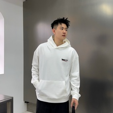  巴黎世家 官网 新款字母印花双层重工字母图案不管是T桖还是卫衣都是每年的爆款单品 前幅大面积印花  巴黎世家 官网 新款字母印花双层重工字母图案不管是T桖还是卫衣都是每年的爆款单品 前幅大面积印花